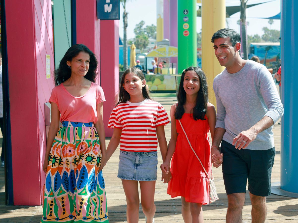 Sunak strolls along sunsoaked California pier with family in holiday