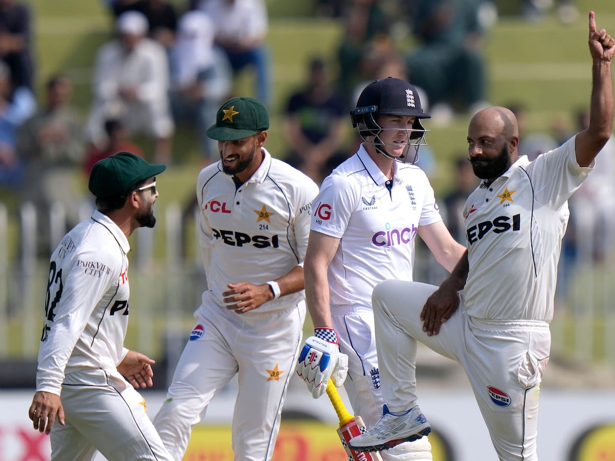 Pakistan have England in a spin on first morning of deciding Test