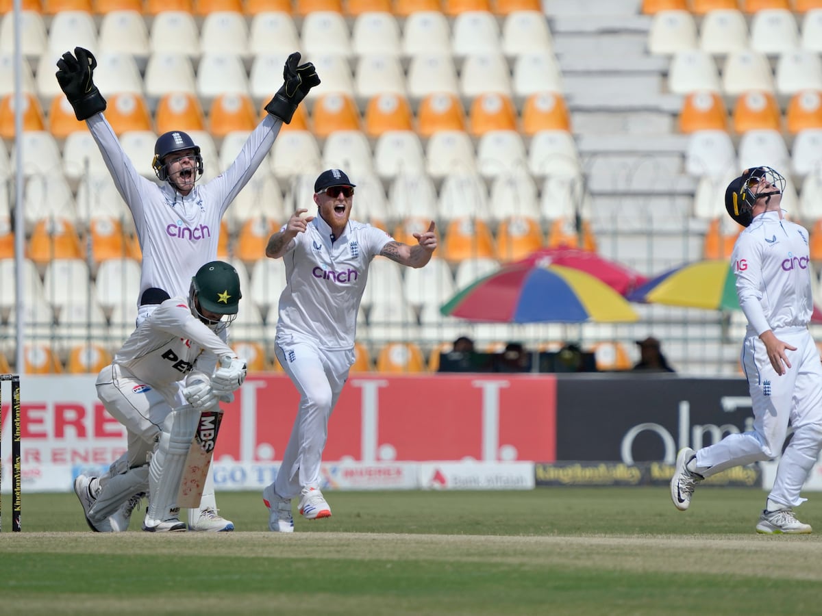 England up against it in second Test as Pakistan increase lead on Multan turner