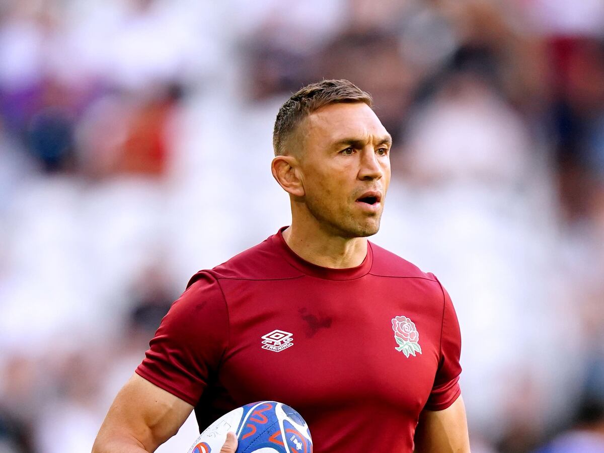 Kevin Sinfield to continue with England coaching role after agreeing new terms