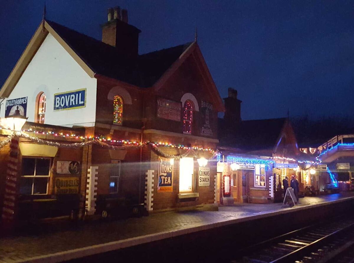 Travel in vintage style to Bewdley’s Christmas lights switchon