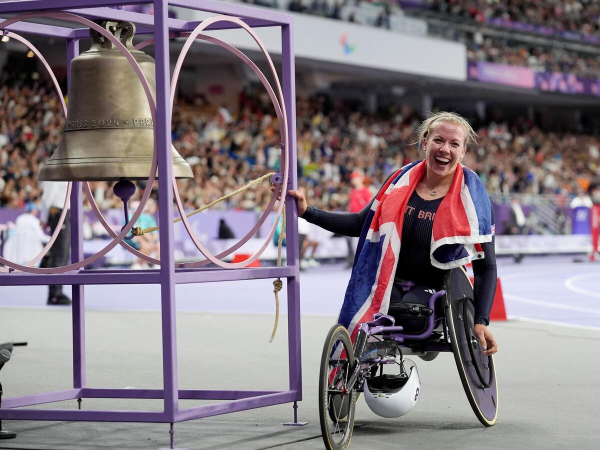 Hannah Cockroft eases to her ninth Paralympic title in women’s T34 800m final