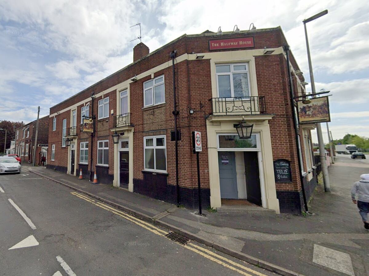 Empty former pub in West Bromwich to be turned into flats as plans ...