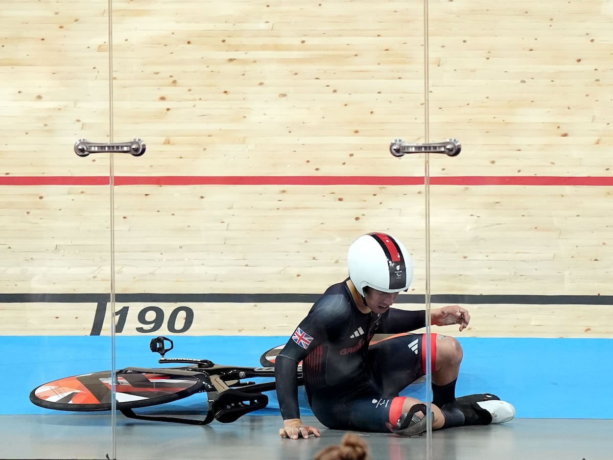 Archie Atkinson denied cycling gold after crashing in closing stages of final