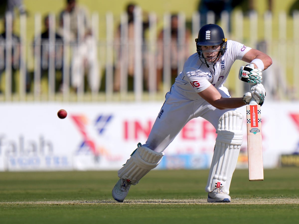 Jamie Smith leads England fightback after Pakistan put them in a spin