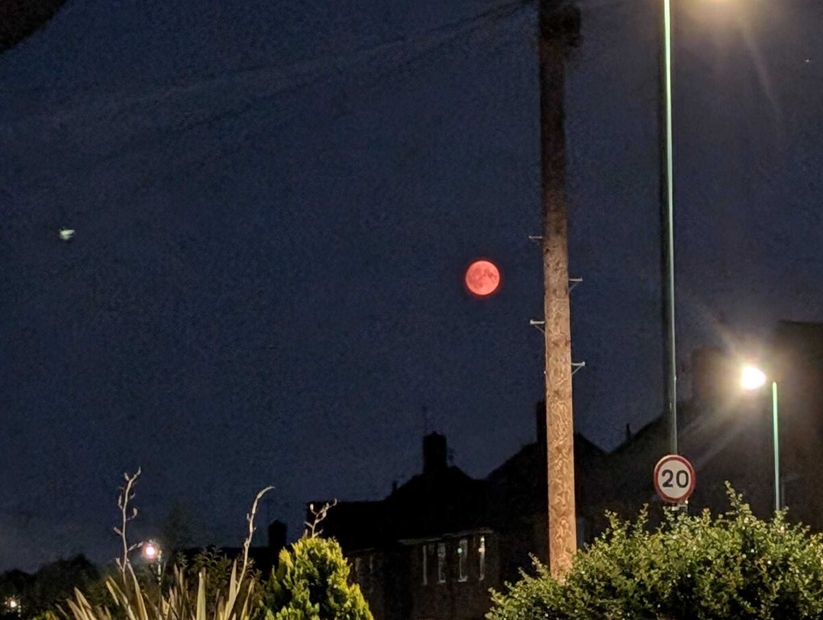 Stunning Orange Moon captured by West Midlanders ahead of rare Super