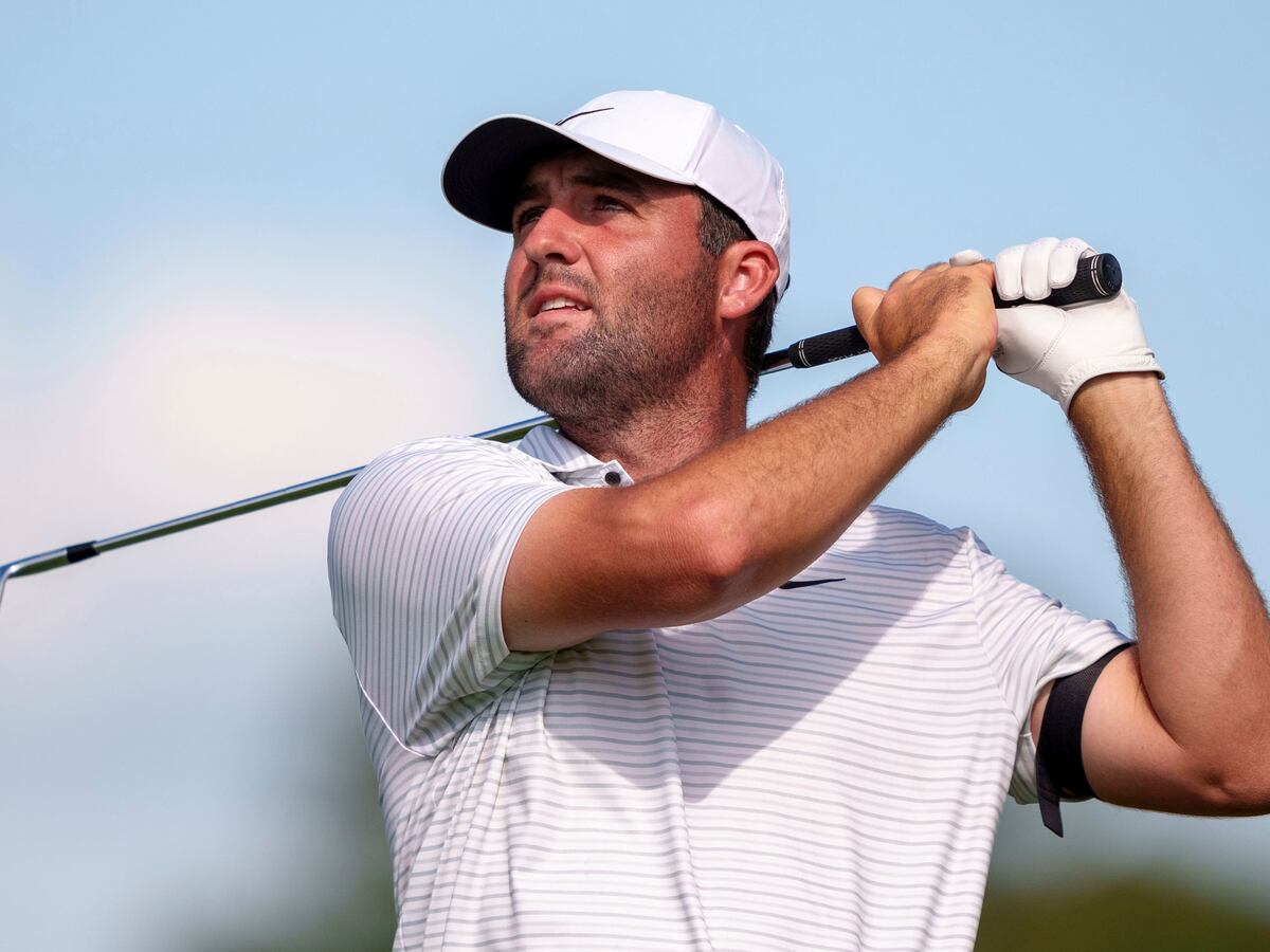 Scottie Scheffler opens five-shot lead with strong finish