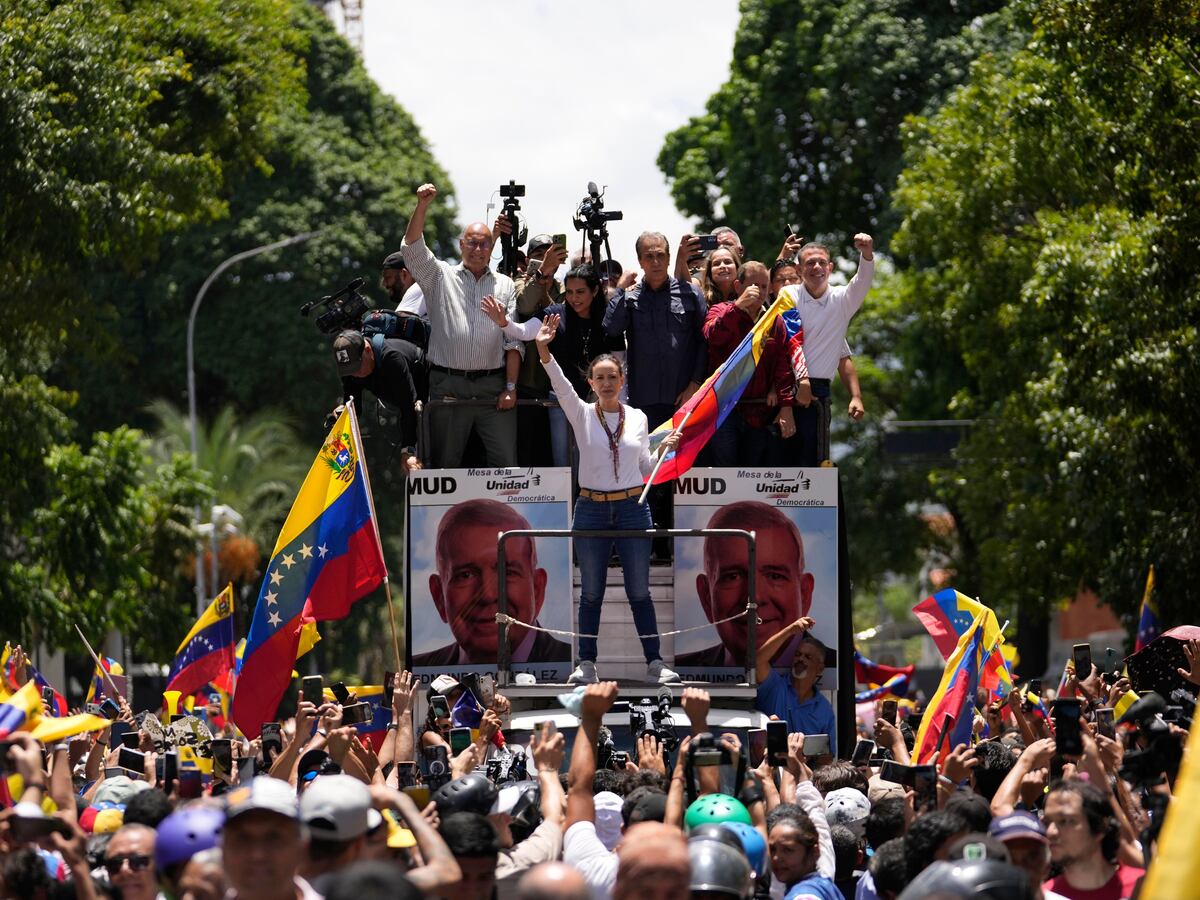 Venezuela’s top prosecutor announces criminal probe against opposition leaders