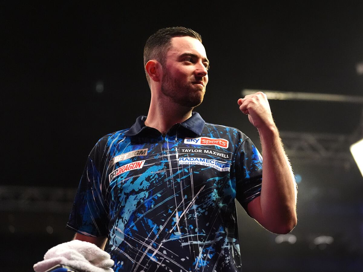 Luke Humphries battles past Dimitri Van den Bergh to reach Blackpool semis