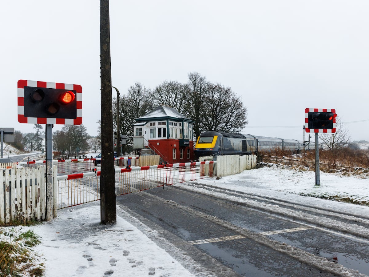 Three-day weekend snow warning issued for England, Wales and parts of Scotland