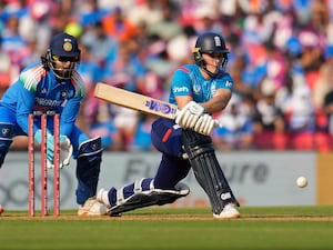 Jacob Bethell bats against India