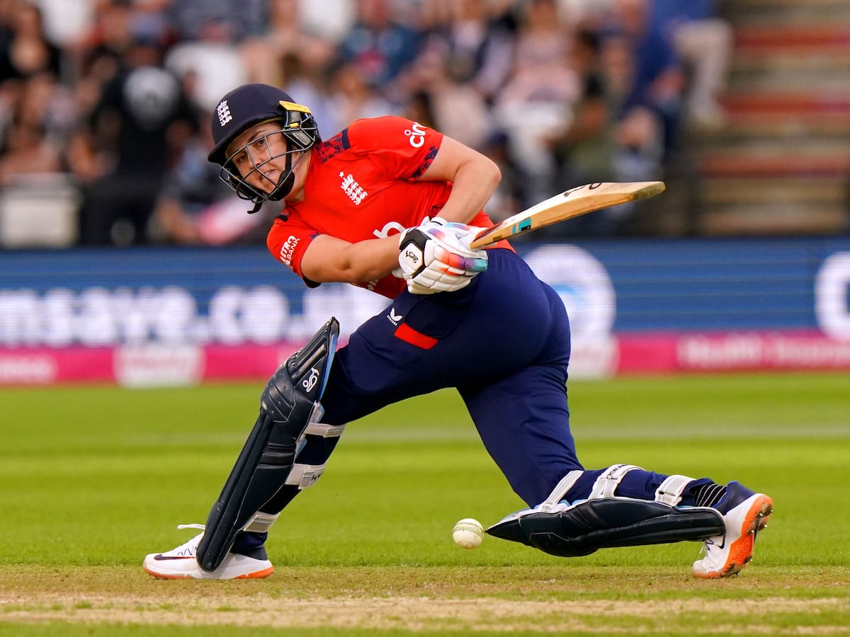 Nat Sciver-Brunt leads England to victory over South Africa in T20 opener