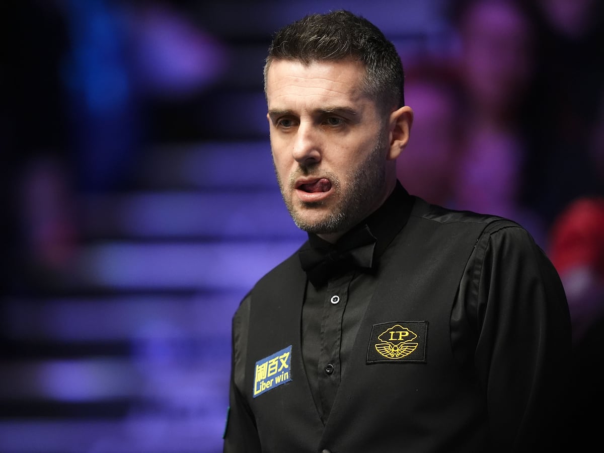 Mark Selby eases into last eight of Masters with victory over Ali Carter