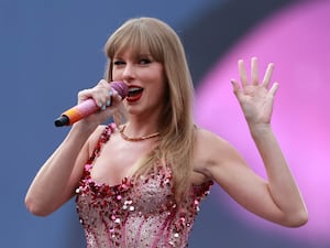 Taylor Swift singing on stage