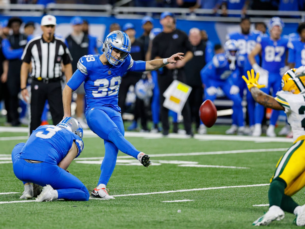 Detroit Lions sneak past Green Bay Packers and into play-offs with 34-31 win