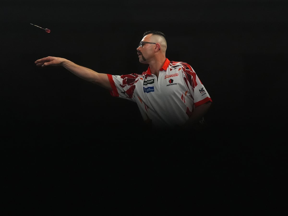 Damon Heta lands nine-darter as World Championship resumes