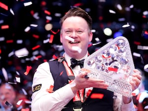 Shaun Murphy celebrates with the Paul Hunter Trophy