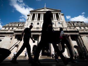 People walking past the Bank of England