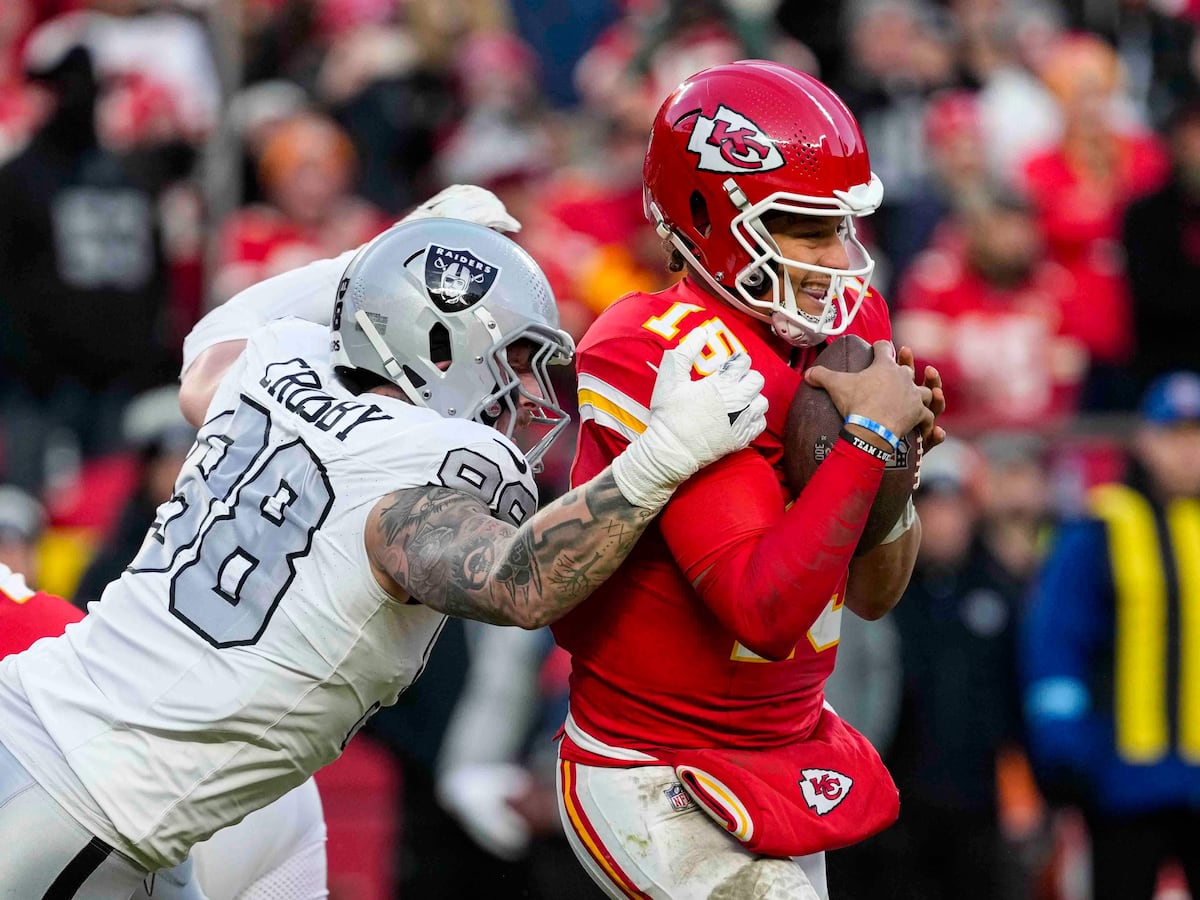 Kansas City Chiefs clinch tight victory after late fumble