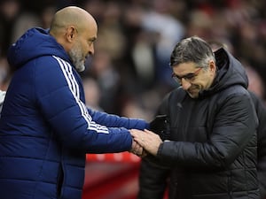 Nuno shakes hands with Ivan Juric