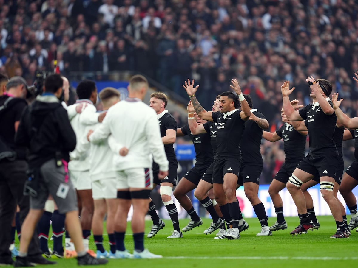 England step forward as All Blacks perform the Haka after pre-match controversy