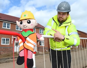 SGB_2338 Barratt Homes - A Site Manager with the elf on a development