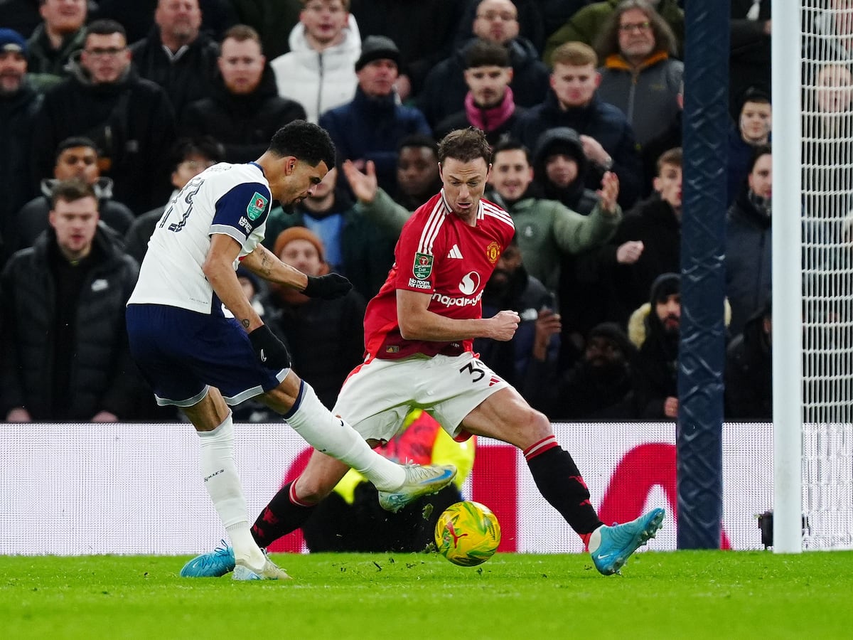 Dominic Solanke double helps Tottenham see off Man Utd in thrilling cup tie