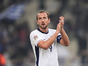 Harry Kane applauds