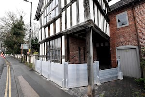 Flood barriers are once more up in Bewdley town centre as levels on the River Severn rise.