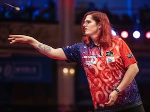 Noa-Lynn van Leuven throws a dart