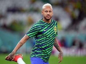 Neymar warming up at the 2022 World Cup