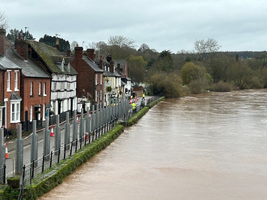 Watch: Bewdley flood defences in place after weather warnings - River ...