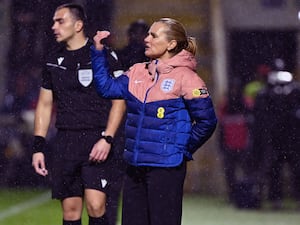 Sarina Wiegman shouting instructions