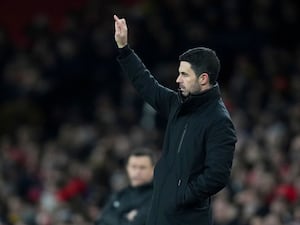 Mikel Arteta puts his hand up on the touchline