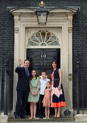 David Cameron and family arrive in No. 10