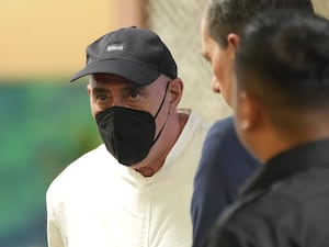 Man in baseball cap and face mask