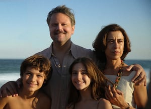 I'm Still Here: Guilherme Silveira as young Marcelo Rubens Paiva, Selton Mello as Rubens Paiva, Cora Mora as young Maria Beatriz Facciolla Paiva and Fernanda Torres as Eunice Paiva