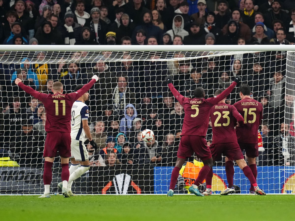 Tottenham pay for missed chances after Mats Hummels earns Roma a draw