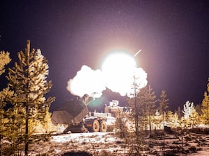 Live firing of the British Army’s new Archer Mobile Howitzer gun near Rovaniemi in the Arctic Circle (MoD)