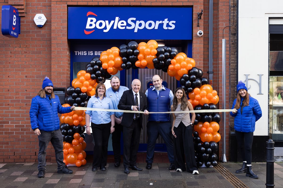 Wolves legend Steve Bull cuts ribbon at new betting shop marking latest addition to Wolverhampton city centre