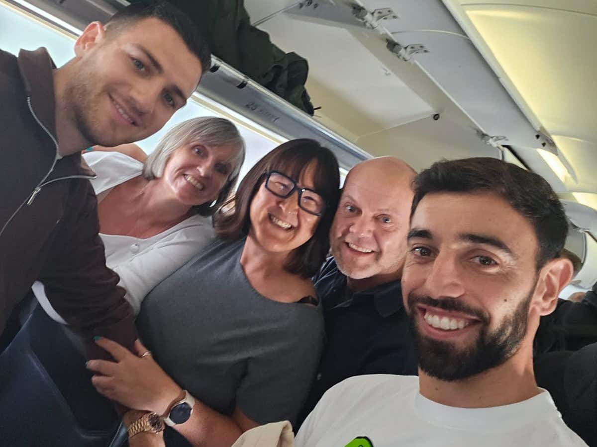 Bruno Fernandes praised for helping unwell plane passenger