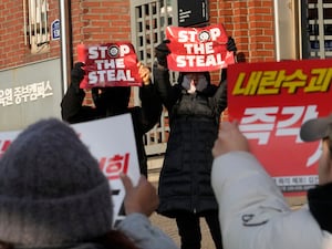 Demonstrators on opposing sides of the issue in Seoul