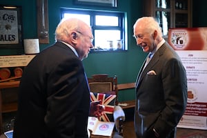 King Charles III talks with Harry White, Chairman of the National Brewery Heritage Trust, during a visit to Tower Brewery in Burton Upon Trent, Staffordshire. Photo: Jaimi Joy/PA Wire