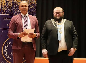 Richard Lindo receives his award from the Kidderminster Mayor