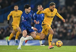 Matheus Cunha of Wolverhampton Wanderers is challenged by Pedro Neto of Chelsea  (Photo by Mike Hewitt/Getty Images)