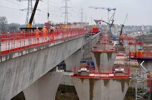 The structure features over 100 concrete struts