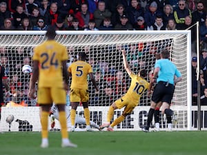 Matheus Cunha scores for Wolves