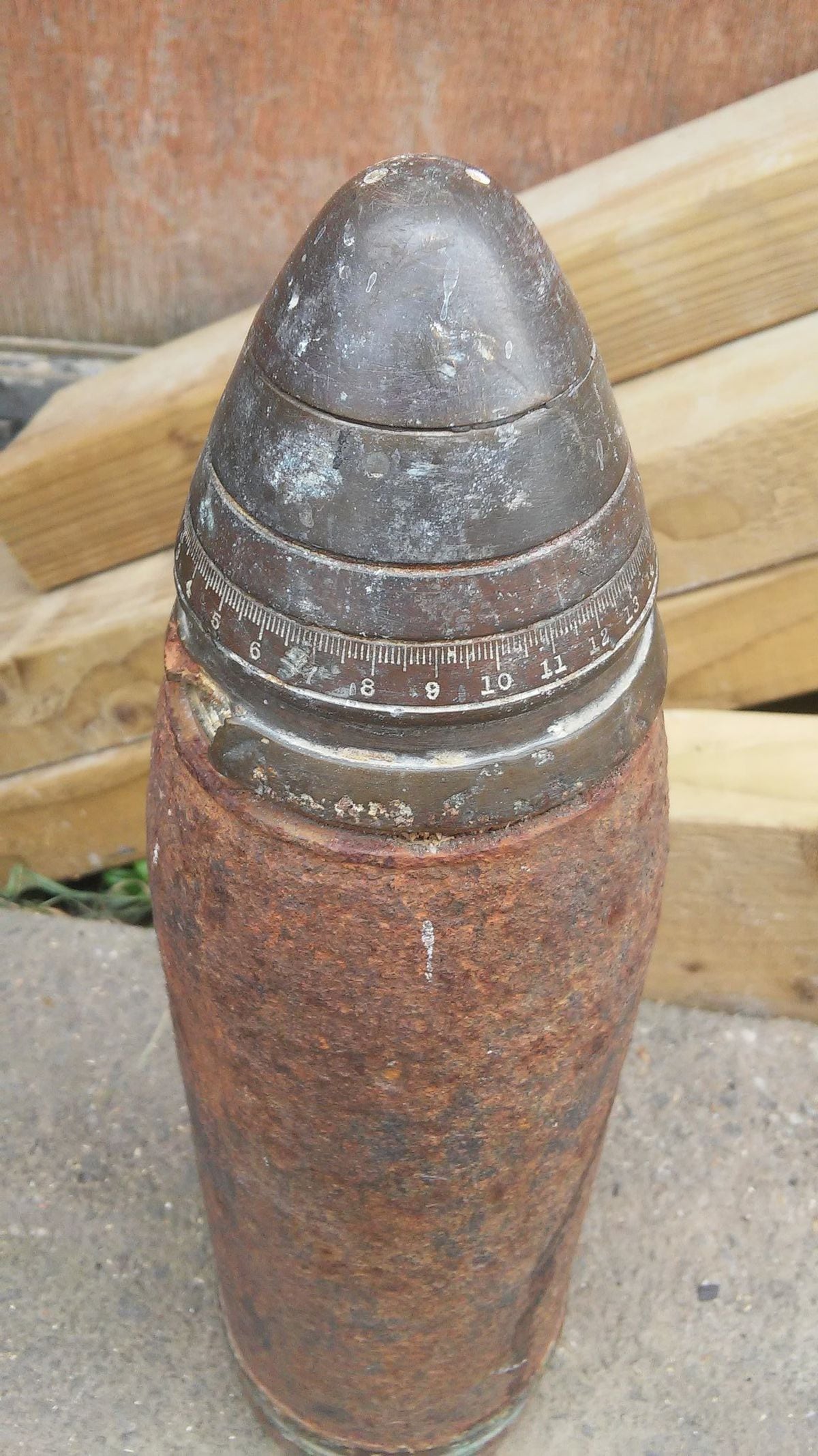 first-world-war-artillery-shell-found-in-garden-sparks-scare-express