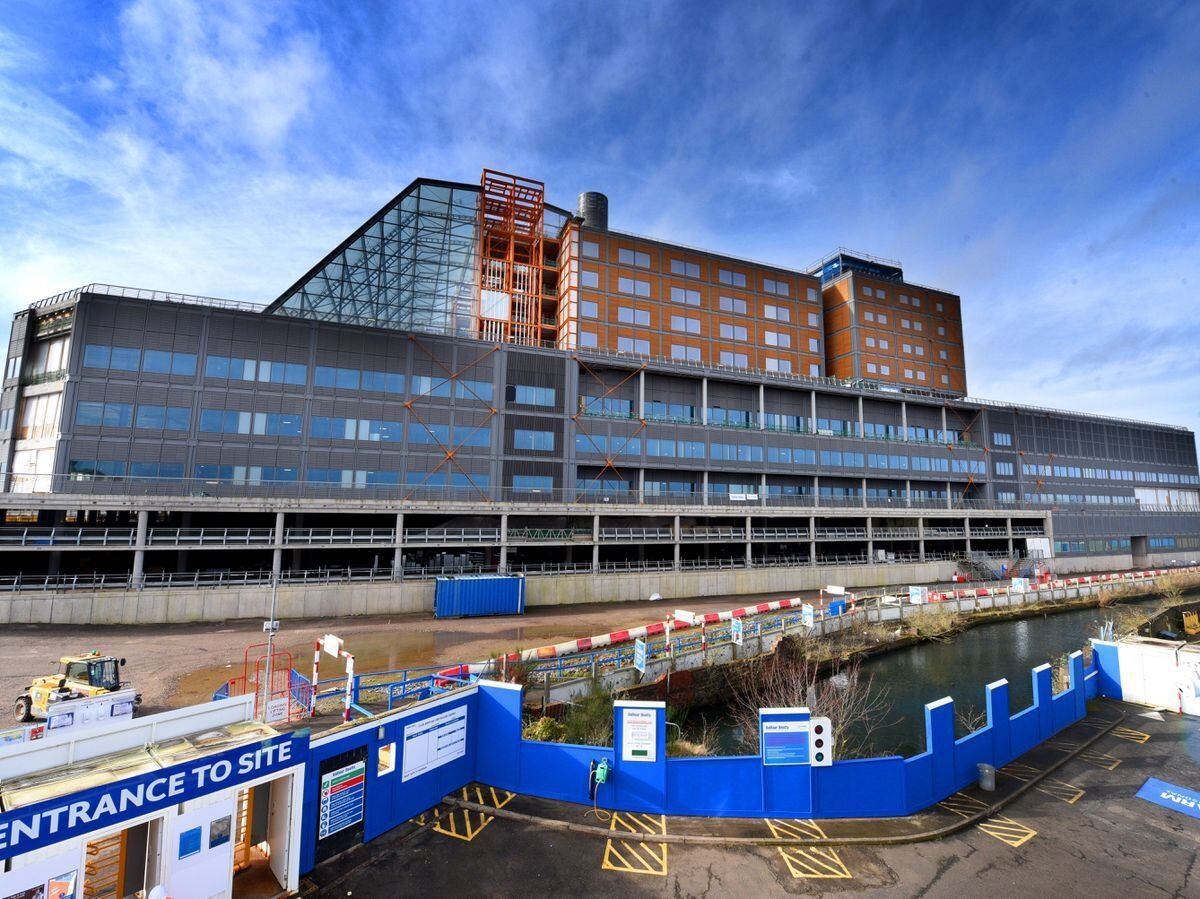 Le Midland Metropolitan University Hospital Est En Cours De Construction À Smethwick