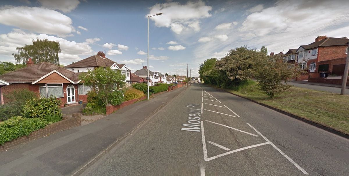 Delivery driver's car stolen at knifepoint in Bilston | Express & Star